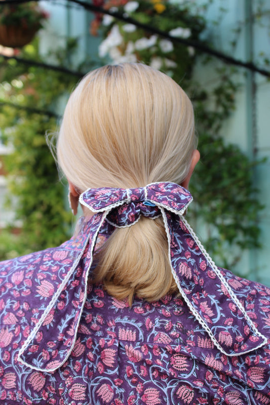 Rani Bow Scrunchie in Blooming Vines